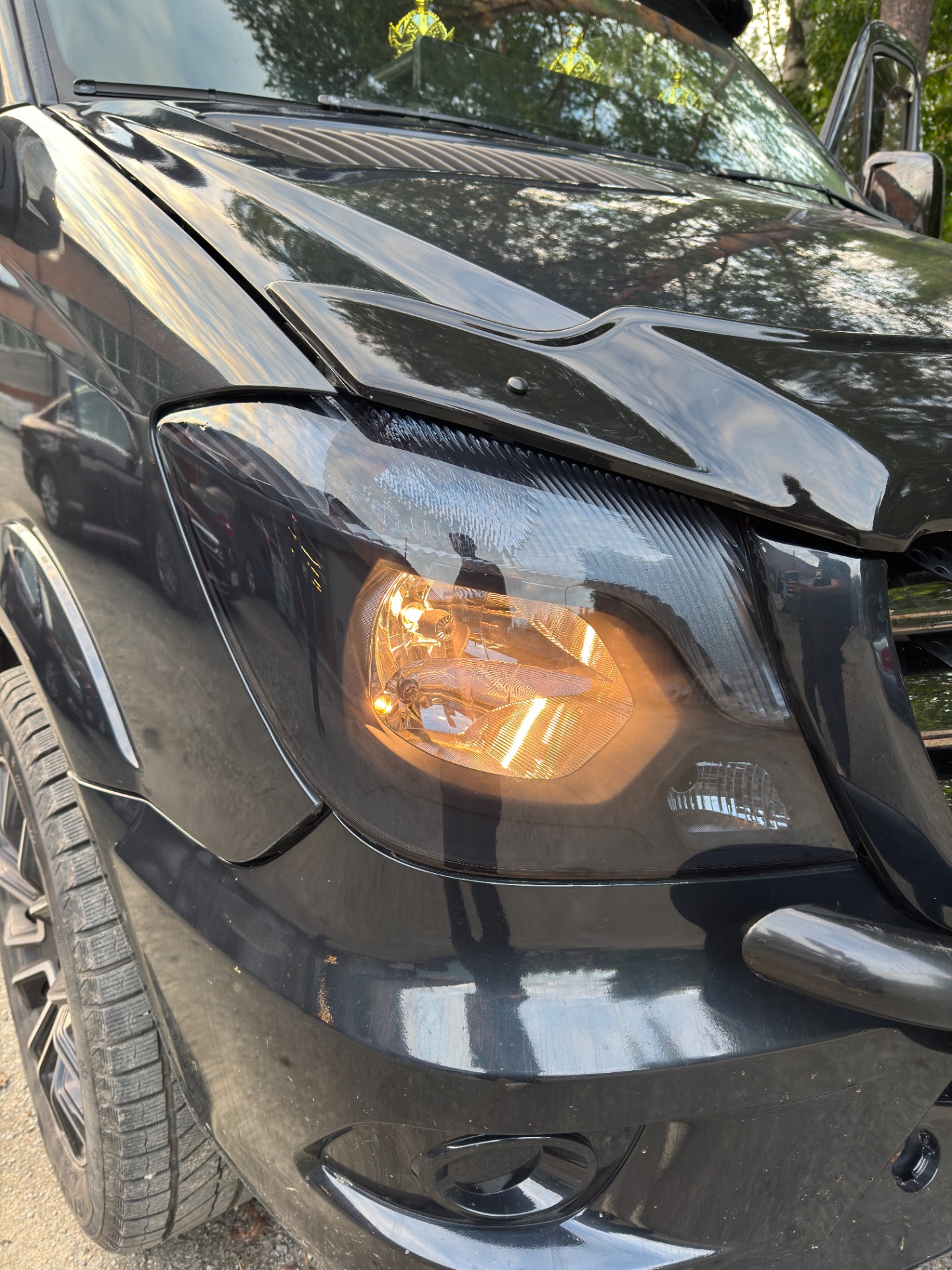 Valojen tummennus PPF-kalvolla kohentaa ulkonäköä ja antaa lisäsuojaa valoille