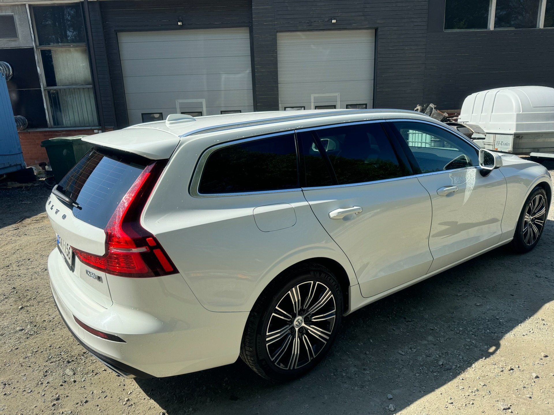 Volvo v60 lasien tummennus